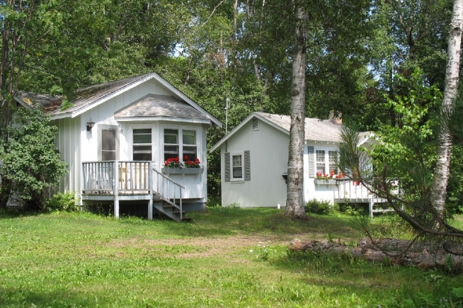 Lund’s Motel & Cottages